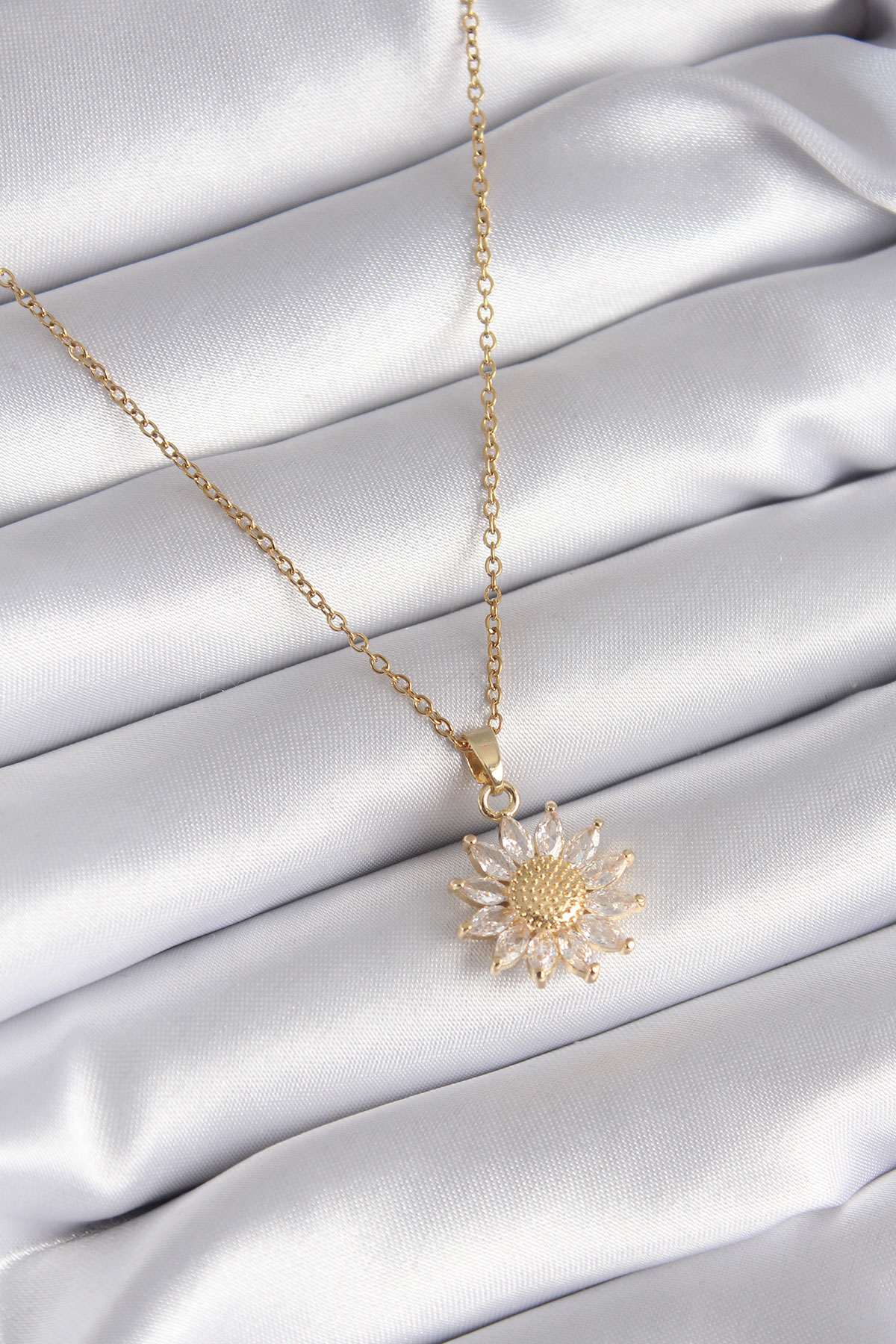 316L Çelik Gold Renk Zirkon Taşlı Papatya Model Kadın Kolye - TJ-BKO8321 316L Çelik Gold Renk Zirkon Taşlı Papatya Model Kadın Kolye - TJ-BKO8321