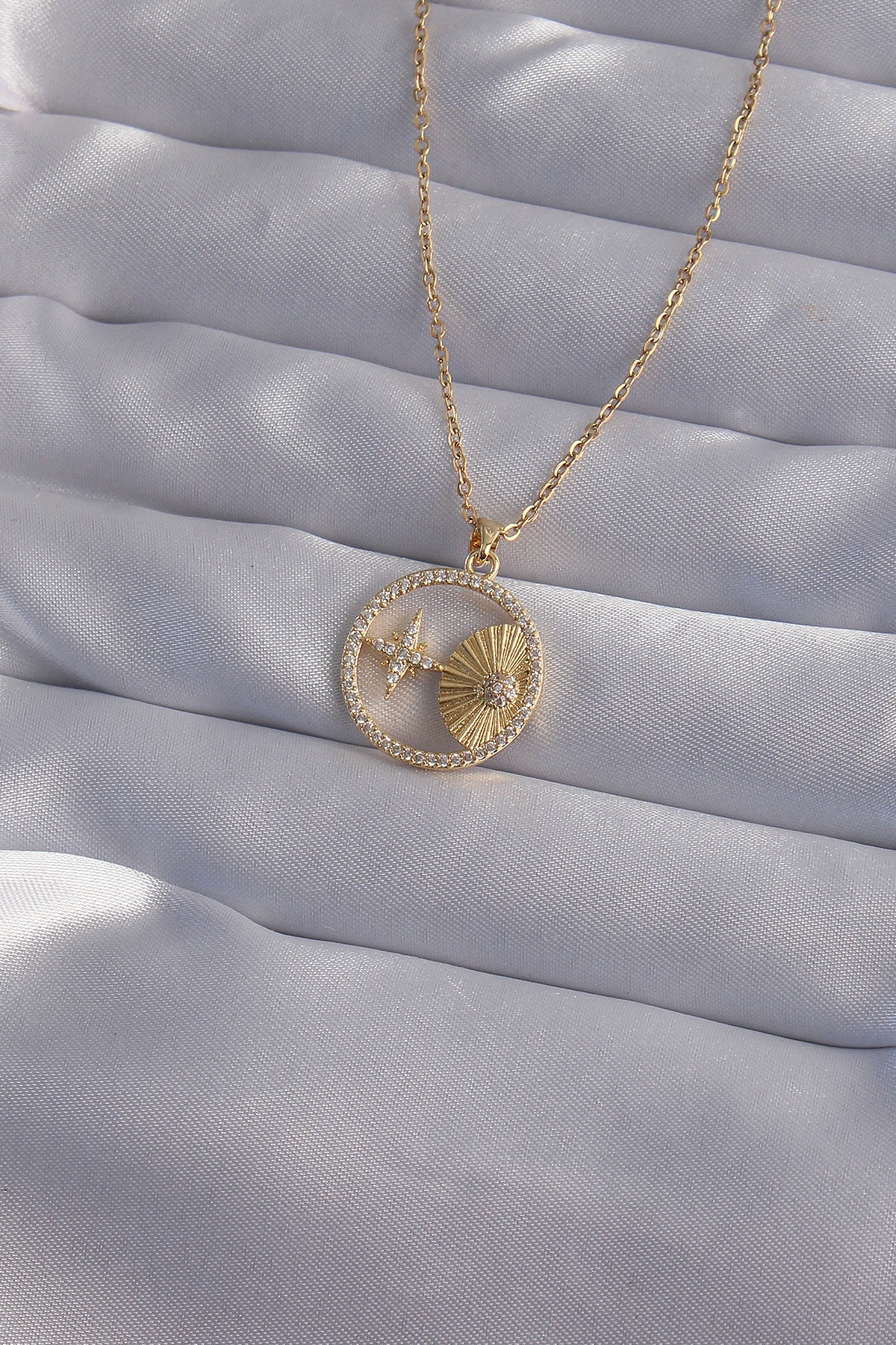 316L Çelik Zincir Gold Renk Zirkon Taşlı Yıldız Figürlü Oval Kolye - TJ-BKO9023 316L Çelik Zincir Gold Renk Zirkon Taşlı Yıldız Figürlü Oval Kolye - TJ-BKO9023