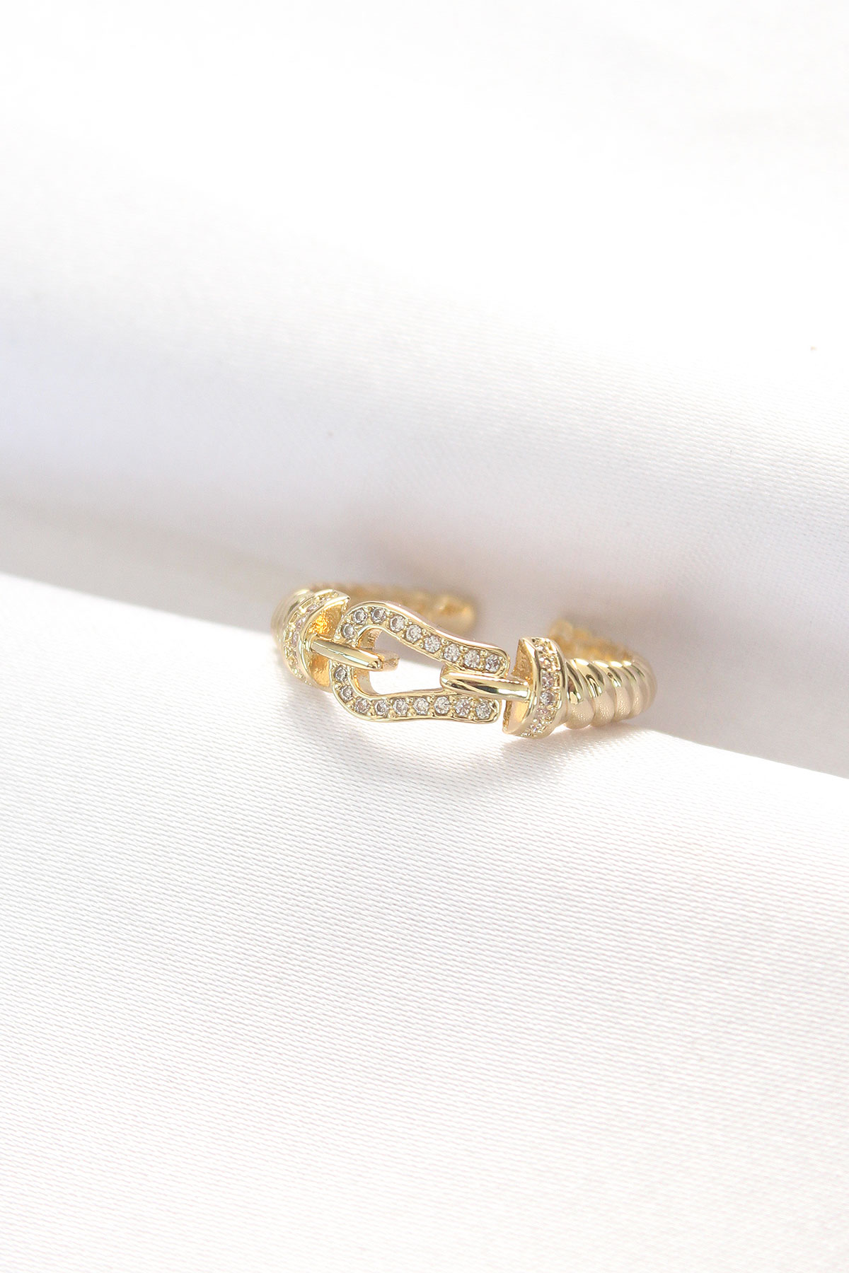 Kemer Tokası Tasarımlı Gold Renk Zirkon Taşlı Ayarlanabilir Yüzük - TJ-BYK3099 Kemer Tokası Tasarımlı Gold Renk Zirkon Taşlı Ayarlanabilir Yüzük - TJ-BYK3099