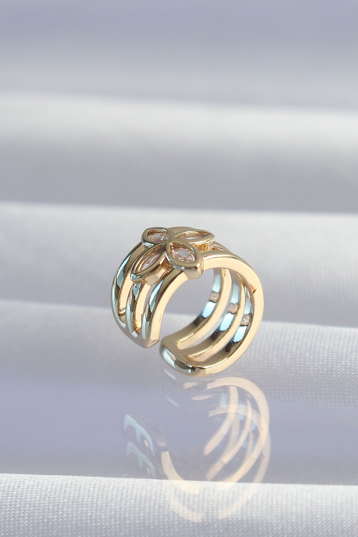 Pirinç Gold Renk Yonca Earcuff Küpe - TJ-BKP9331 Pirinç Gold Renk Yonca Earcuff Küpe - TJ-BKP9331